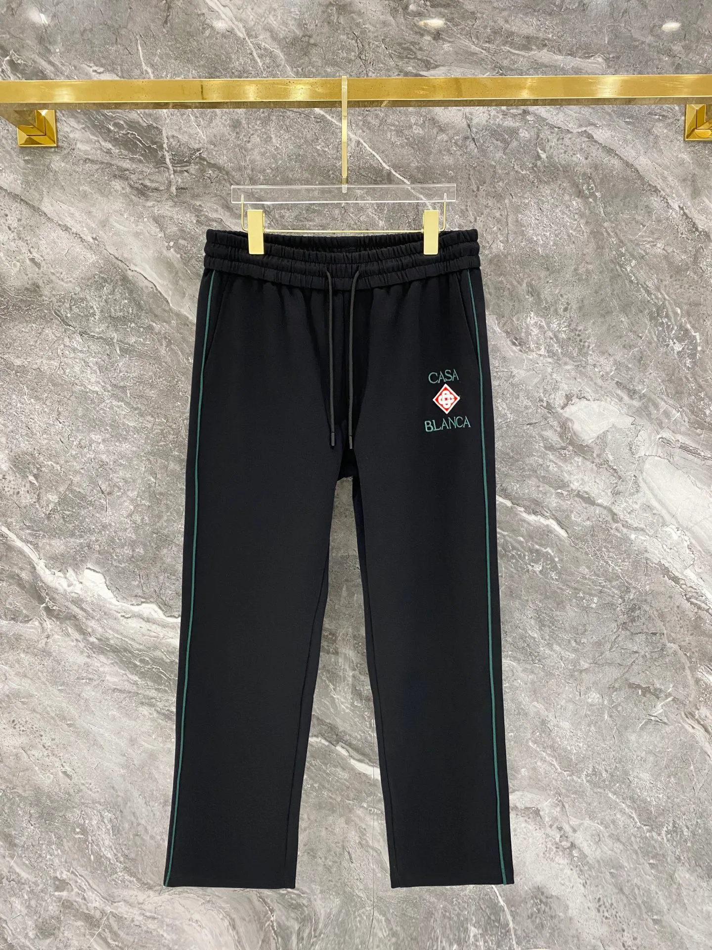 Casablanca Casablanca suit 26ss customized top-quality fabric new jacket casual pants, webbing letter embroidery stitching new show products‼ The product is in perfect condition, comfortable and warm, complete with three labels, full and attractive color, very outstanding design, customized hardware accessories can easily enhance the fashion sense, the workmanship is extremely elegant and rigorous, and the wiring is neat and meticulous! A masterpiece from a famous designer! The upper body does not look bloated and is super handsome! Sizes：M～XXXL